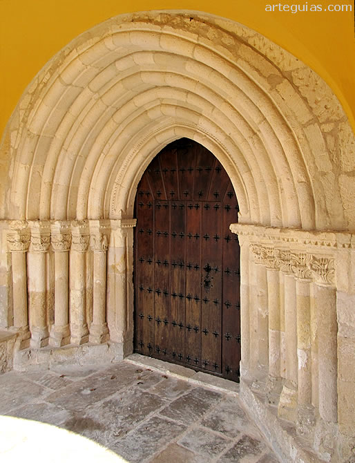 Puerta románica de la iglesia de Uzquiano