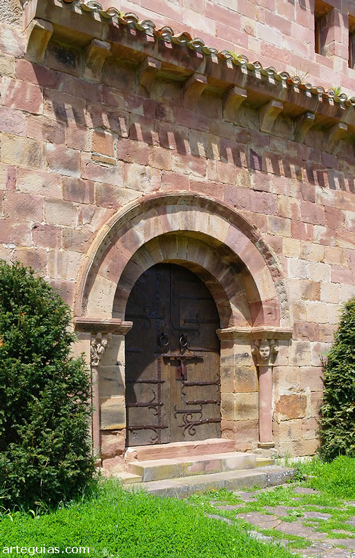 Puerta rom&aacute;nica