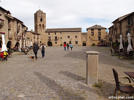 Plaza Mayor de A&iacute;nsa