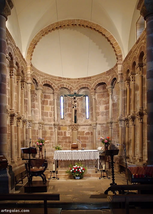 Interior de la iglesia de San Juan de Amandi