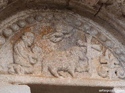Iglesia de Berselos: tímpano de la puerta