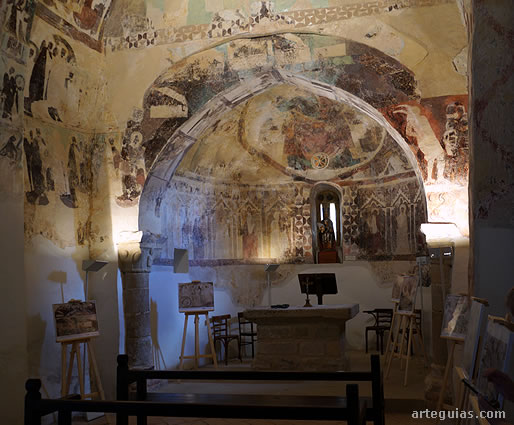 Interior de la iglesia de Erist&aacute;in, Navarra