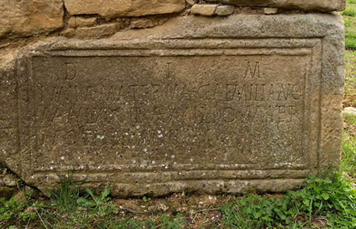 Sillar romano con la inscripci&oacute;n funeraria
