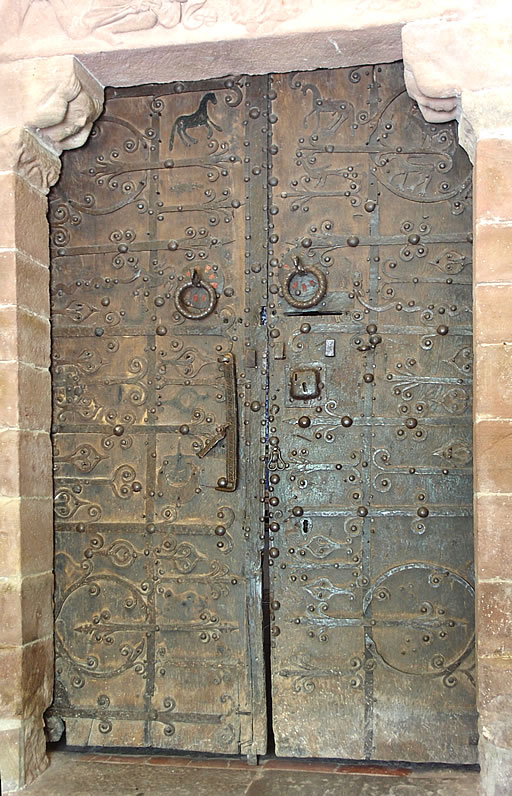 Espectacular herrajes rom&aacute;nicos de la puerta