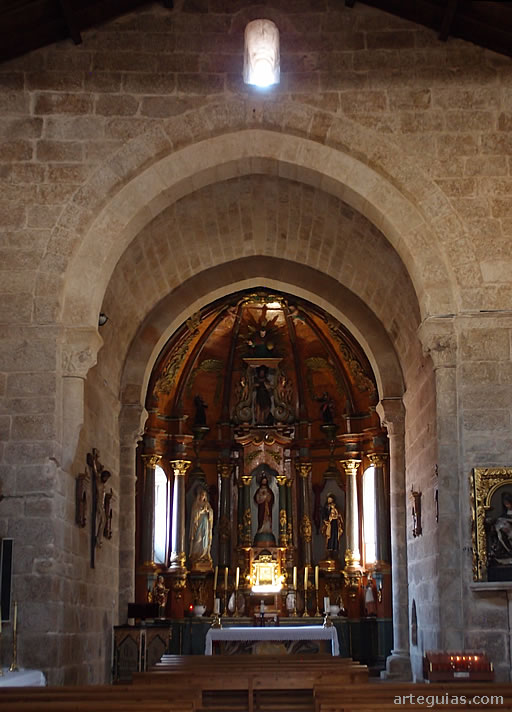 Interior de la cabecera de la iglesia de San Juan Bautista de Ribadavia