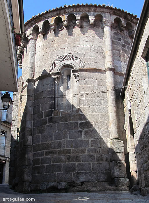 Iglesia de San Juan de Ribadavia, Ourense: precioso &aacute;bside rom&aacute;nico