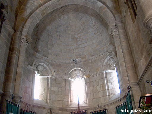 Interior del &aacute;bside