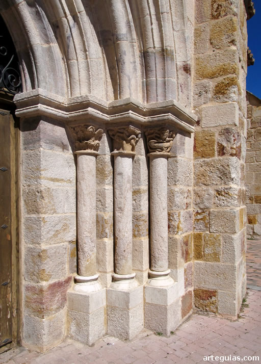 Puerta exterior del muro sur