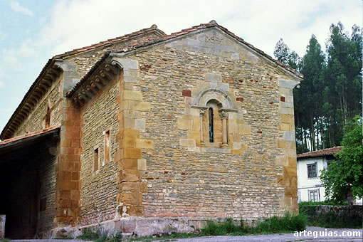 Iglesia de Valdeb&aacute;rcena: exterior de la cabecera 