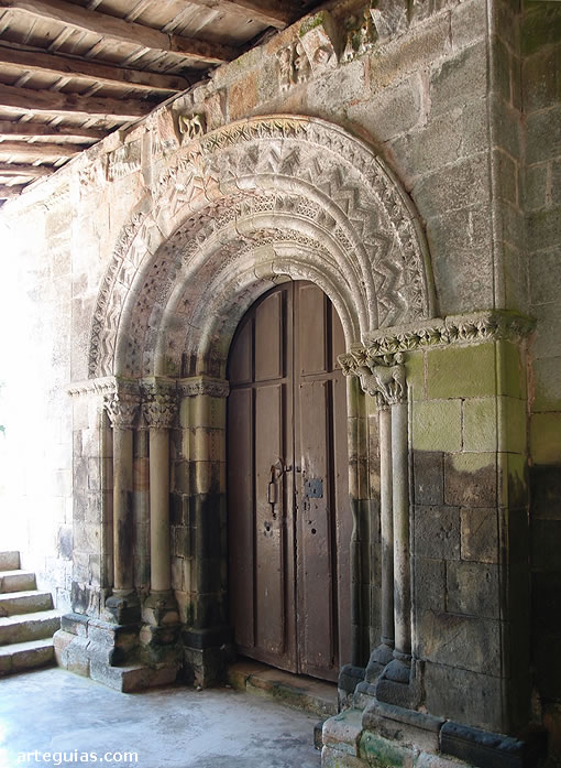 Iglesia de Valdeb&aacute;rcena: puerta oeste