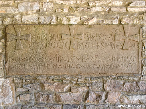 Inscripci&oacute;n con la data de la Iglesia de Valdeb&aacute;rcena: 