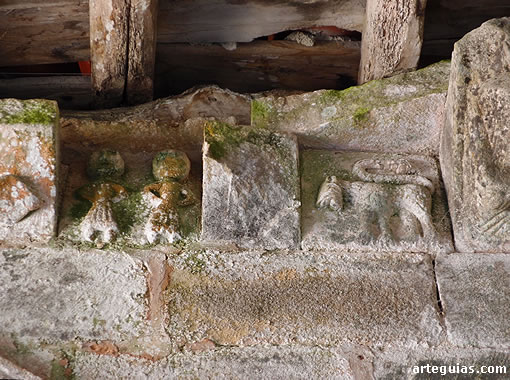 Metopas figuradas de la puerta