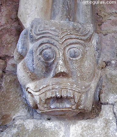 Mensula con lo que puede ser una cabeza de le&oacute;n