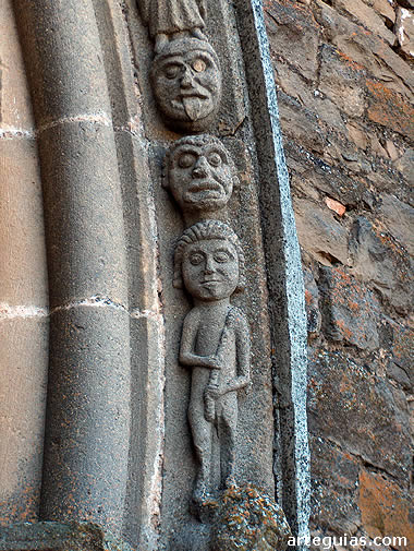 Un personaje sobre otros tres de misterioso significado