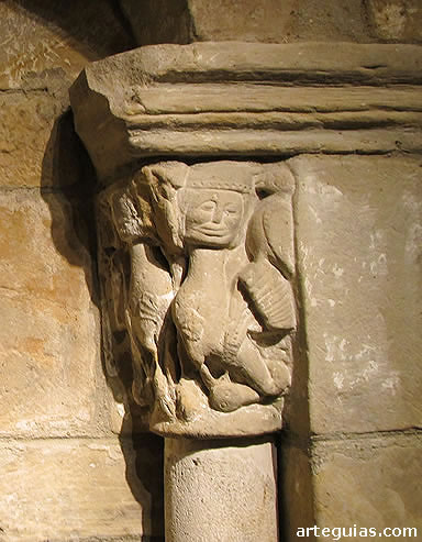 Capitel con arp&iacute;as