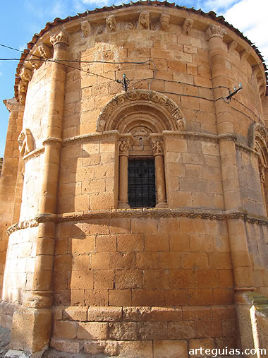 &Aacute;bside de la iglesia de Sequera