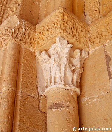 Capitel con guerreros