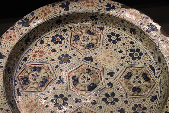 Cer&aacute;mica de reflejo met&aacute;lico