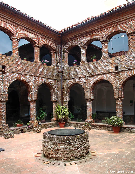 Claustro del Monasterio de Tentud&iacute;a, Badajoz