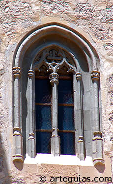 ventanal g&oacute;tico en la iglesia de la Asunci&oacute;n
