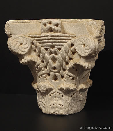 Capitel corintizante califal