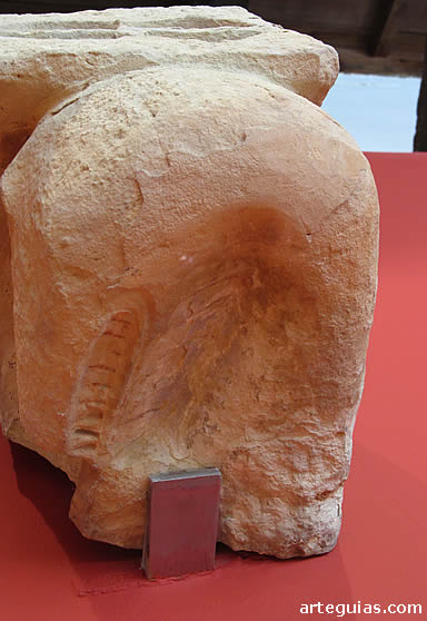 Canecillo del Priorato de San Frutos, en las Hoces del R&iacute;o Durat&oacute;n