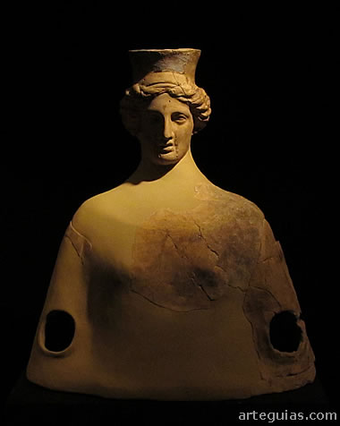 Vasija de terracota en forma de busto, encontrado en la Necrópolis de La Albufereta