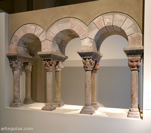 Parte del claustro rom&aacute;nico del monasterio de Sant Pere de les Puel&middot;les, Barcelona