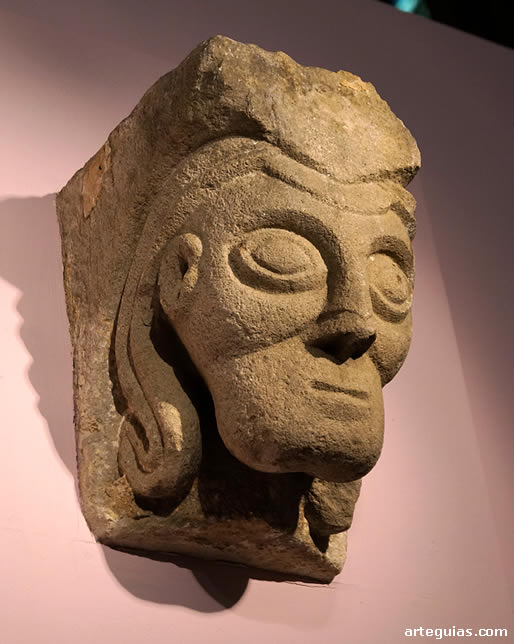 Canecillo rom&aacute;nico en el Museo de Arte Sacro de Vitoria