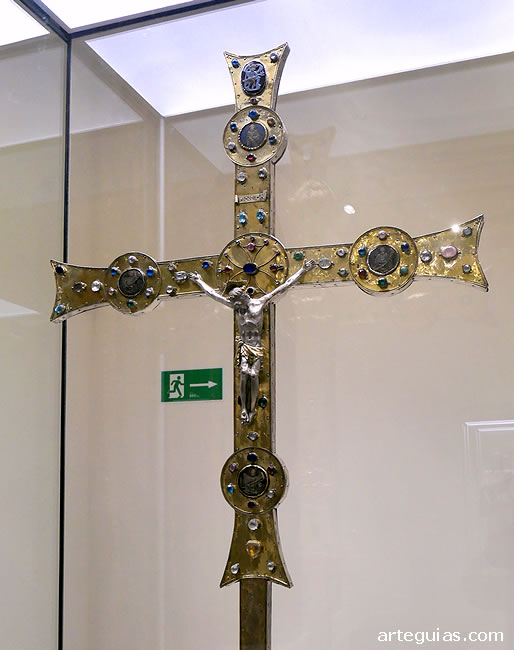 Cruz g&oacute;tica de "la de los Confraries".