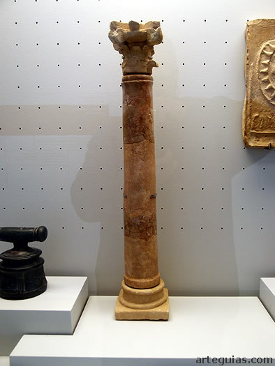 Columna hispanomusulmana en el Museo Arqueol&oacute;gico de C&oacute;rdoba