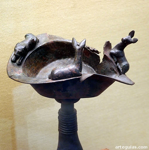 Quemaperfumes decorado con animales