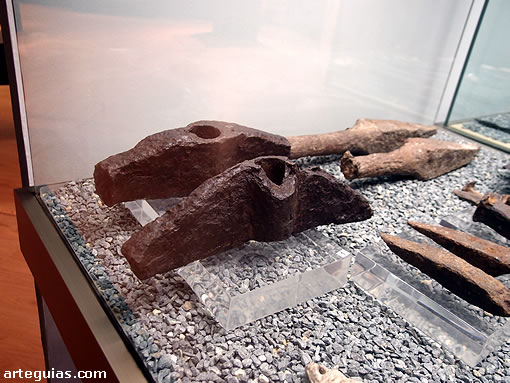 cer&aacute;mica sigillata: piezas met&aacute;licas de picos de miner&iacute;a