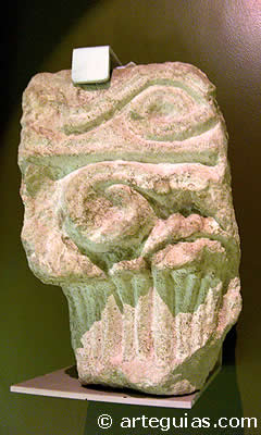Fragmento de capitel rom&aacute;nico en el Museo Arqueol&oacute;gico Regional de Madrid