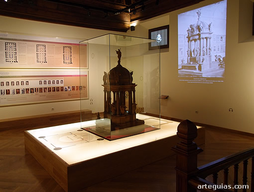 Museo Catedralicio de Salamanca: maqueta del tabernáculo neoclásico de la Catedral Nueva de Salamanca