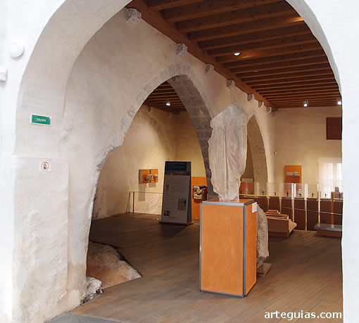 Museo Histórico de Sagunto: el palacio es de época bajomedieval y se conforma mediante arcos apuntados