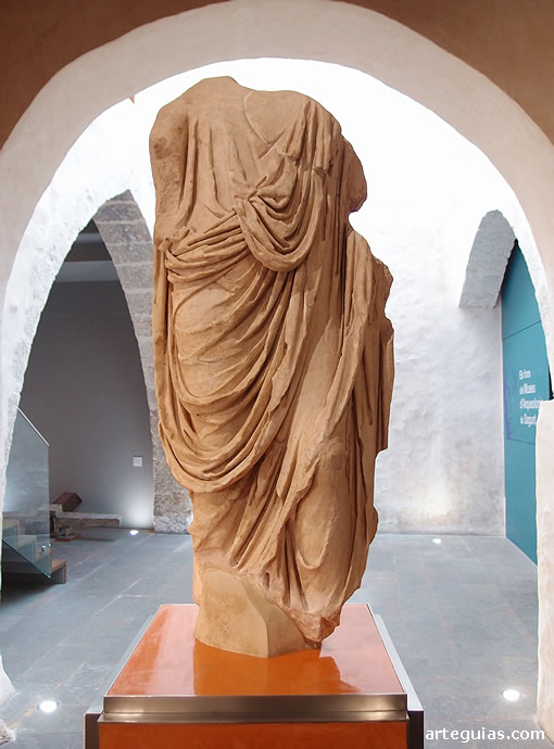 Estatua romana de un personaje togado