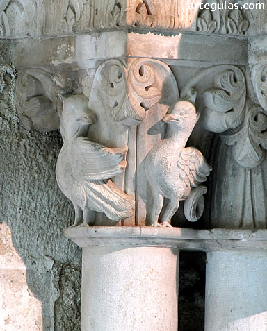 Capitel de la magnífica puerta conservada en el Museo Diocesano y Catedralicio