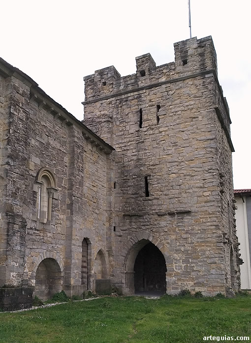 Torre medieval construida en el v&eacute;rtice noroeste