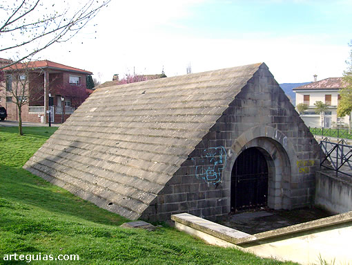 Fuente medieval de Cizur Menor