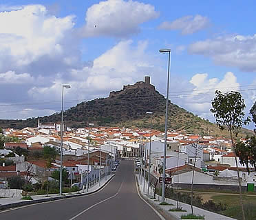 Alconchel presidido por el Castillo de Miraflores