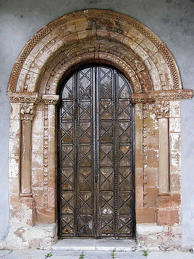 Portada de la iglesia