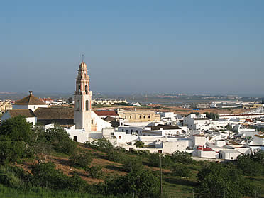 La iglesia mud&eacute;jar del Salvador, presidiendo Ayamonte