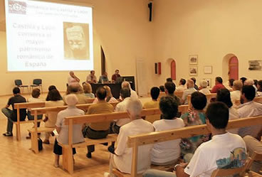 Un momento de la conferencia que AMIGOS DEL ROM&Aacute;NICO dio en el Parque Rom&aacute;nico