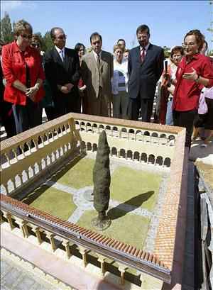 De izquierda a derecha: Mar&iacute;a Jes&uacute;s Ruiz, Vicepresidenta de la Junta, Jos&eacute; Antonio Alcal&aacute; Carralc&aacute;zar, alcalde de San Esteban,  Mill&aacute;n Miguel Rom&aacute;n, Teniente alcalde y David de la Garma, presidente de AMIGOS DEL ROM&Aacute;NICO