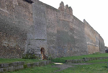 Muralla de Mansilla de las Mulas (León)