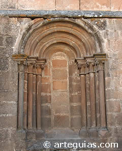 Ventanal de la iglesia del Monasterio de santa Mar&iacute;a la Real
