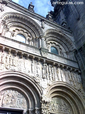 Puerta de las Plater&iacute;as de Santiago de Compostela