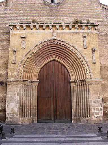 Portada de Santa Marina de Sevilla
