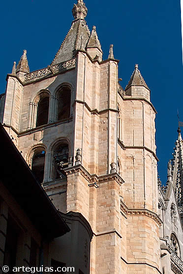 Torre norte de la catedral de Le&oacute;n